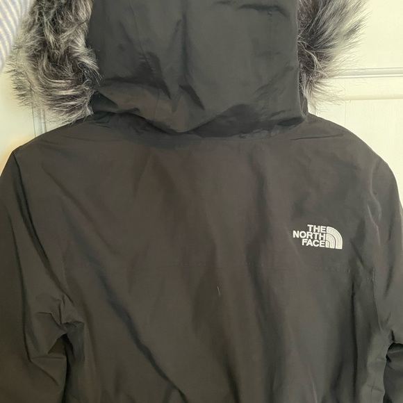 The North Face Women’s Arctic Parka BLACK - Picture 6 of 9